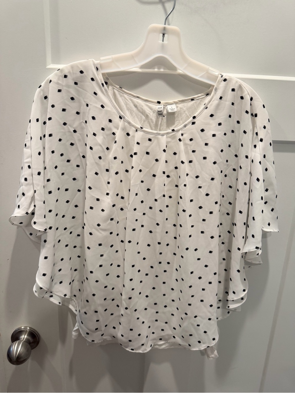Elle Small White Black Geometric Print Flutter Sleeve Blouse Career Work Top